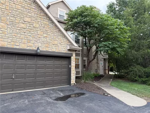 15900 Granada St #110, Stilwell, KS 66085