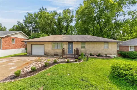 6617 NE 49th Ter, Kansas City, MO 64119