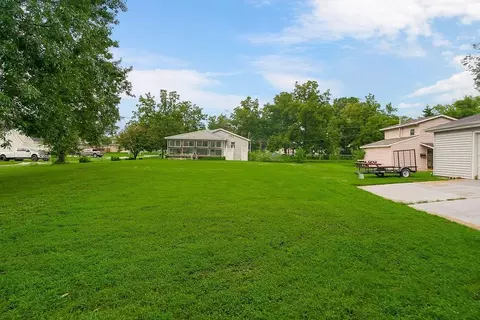 704 E Shawnee St, Paola, KS 66071
