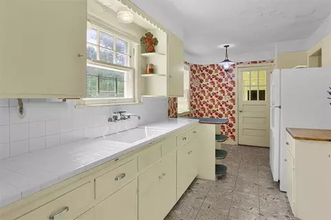 Kitchen - 10011 E 10009 E 35th Ter, Independence, MO 64052 photo 1 of 3