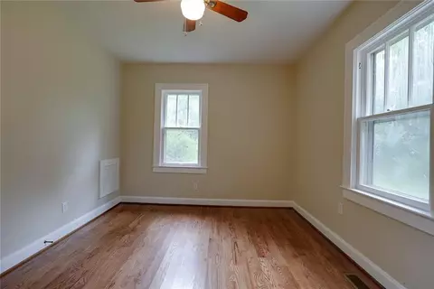Bedroom - 714 E Gudgell Ave, Independence, MO 64055 photo 4 of 8