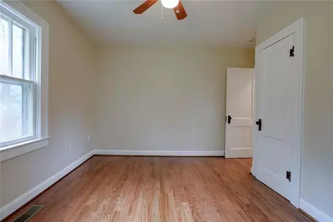 Bedroom - 714 E Gudgell Ave, Independence, MO 64055 photo 5 of 8