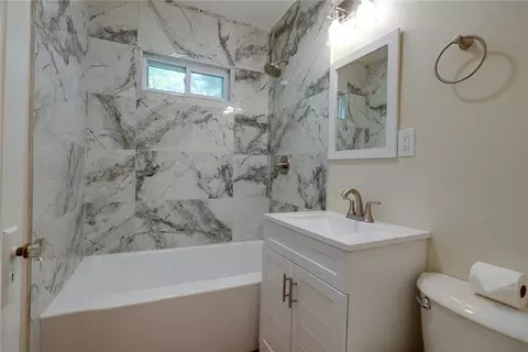 Bath - 714 E Gudgell Ave, Independence, MO 64055 photo 1 of 2