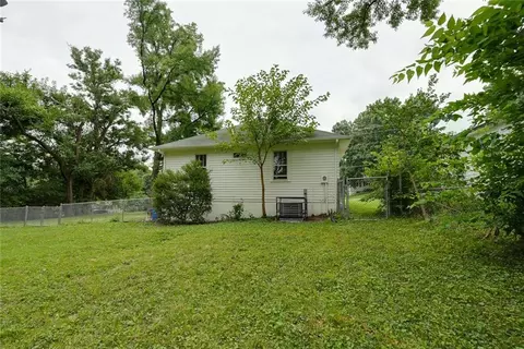 Exterior - 714 E Gudgell Ave, Independence, MO 64055 photo 5 of 8