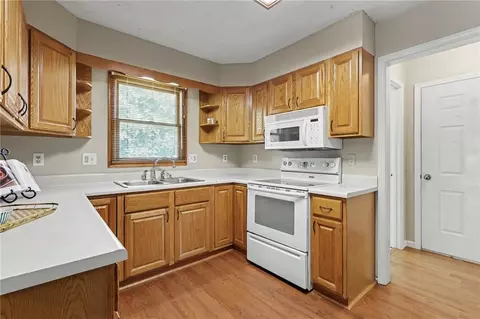 Kitchen - 17 Sandi Cir, Dearborn, MO 64439 photo 2 of 3