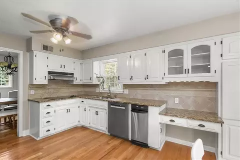 Kitchen - 4524 NW Bramble Trl, Lees Summit, MO 64064 photo 2 of 2