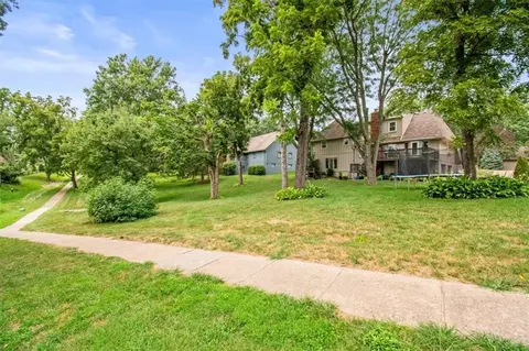 Exterior - 4524 NW Bramble Trl, Lees Summit, MO 64064 photo 9 of 9