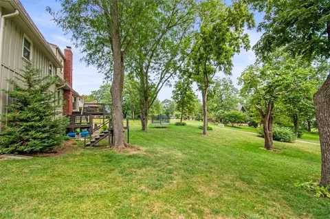 Exterior - 4524 NW Bramble Trl, Lees Summit, MO 64064 photo 8 of 9