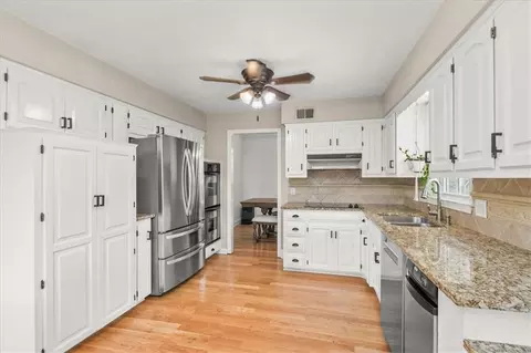 Kitchen - 4524 NW Bramble Trl, Lees Summit, MO 64064 photo 1 of 2