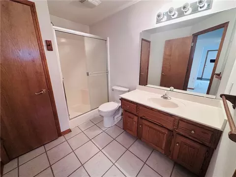 Bath - 19009 E 34 St, Independence, MO 64057 photo 4 of 4
