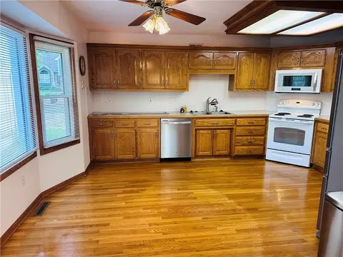 Kitchen - 19009 E 34 St, Independence, MO 64057 photo 2 of 5