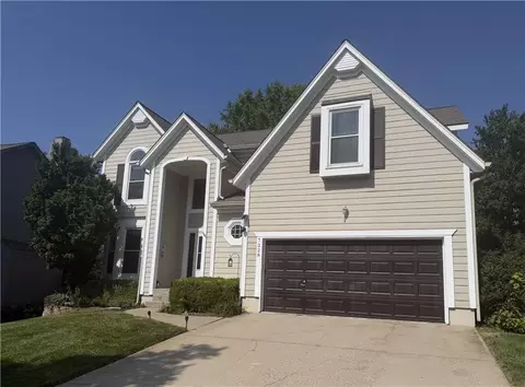 7228 Widmer Rd, Shawnee, KS 66216