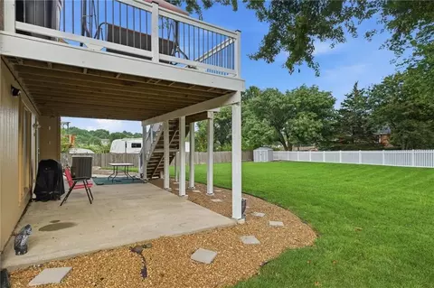 Exterior - 903 Silver Lake Cir, Raymore, MO 64083 photo 5 of 8