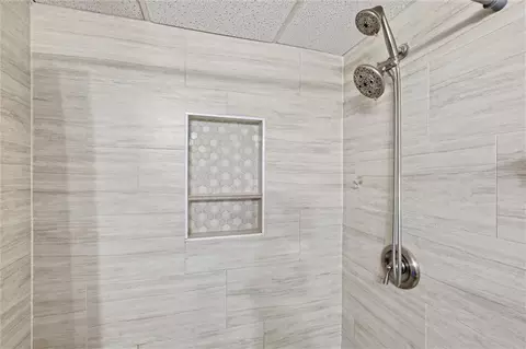 Bath - 903 Silver Lake Cir, Raymore, MO 64083 photo 3 of 4
