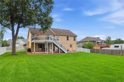 Exterior - 903 Silver Lake Cir, Raymore, MO 64083 photo 6 of 8