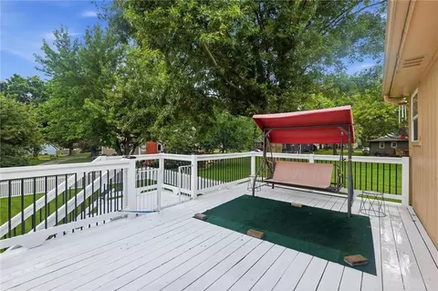 Exterior - 903 Silver Lake Cir, Raymore, MO 64083 photo 4 of 8
