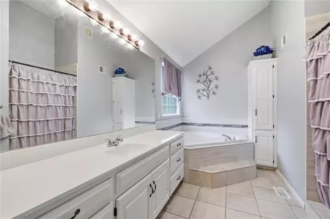 Bath - 903 Silver Lake Cir, Raymore, MO 64083 photo 2 of 4