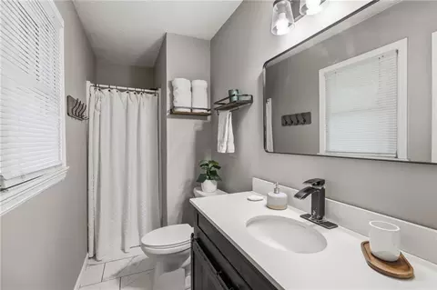 Bath - 7705 E 127th St, Grandview, MO 64030 photo 2 of 4