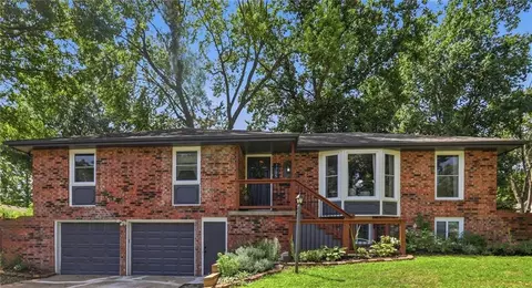 7705 E 127th St, Grandview, MO 64030