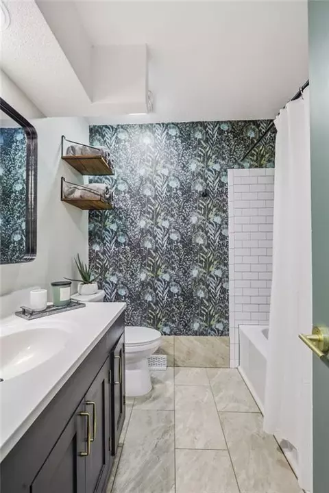 Bath - 7705 E 127th St, Grandview, MO 64030 photo 3 of 4