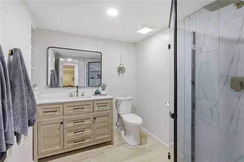 Bath - 7705 E 127th St, Grandview, MO 64030 photo 4 of 4