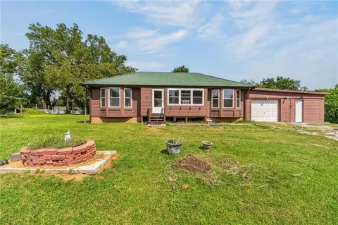 Exterior - 305 Elm St, Polo, MO 64671 photo 5 of 7
