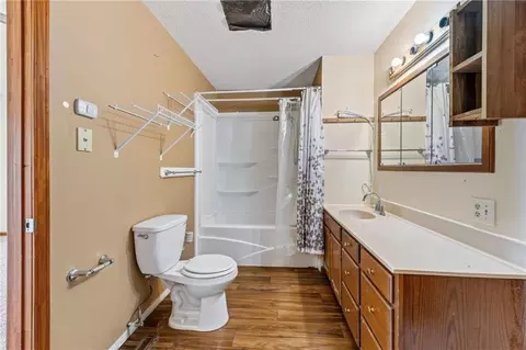 Bath - 305 Elm St, Polo, MO 64671 photo 1 of 4