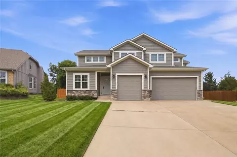 10906 W 115th St, Overland Park, KS 66210