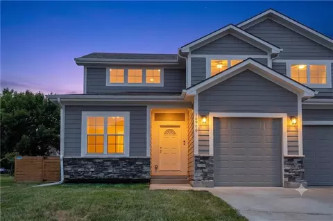 10906 W 115th St, Overland Park, KS 66210