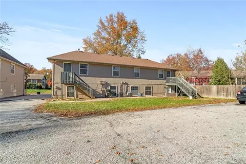 Exterior - 2825 Tepee Ave, Independence, MO 64057 photo 3 of 4