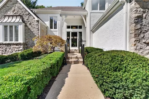 4516 W 125th St, Leawood, KS 66209