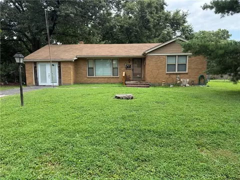 2449 S 49th Ter, Kansas City, KS 66106