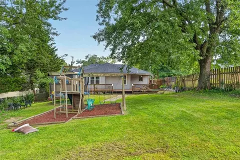 Exterior - 9304 E 27th St, Independence, MO 64052 photo 14 of 16