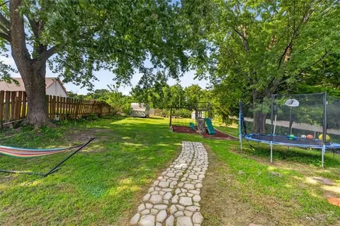 Exterior - 9304 E 27th St, Independence, MO 64052 photo 9 of 16