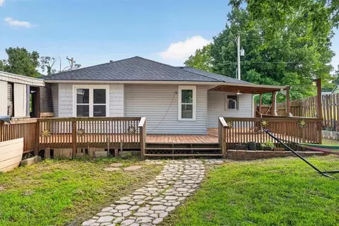 Exterior - 9304 E 27th St, Independence, MO 64052 photo 5 of 16