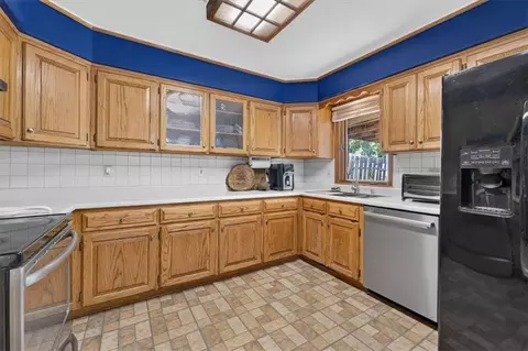 Kitchen - 9304 E 27th St, Independence, MO 64052 photo 1 of 2