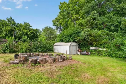 Exterior - 9304 E 27th St, Independence, MO 64052 photo 10 of 16