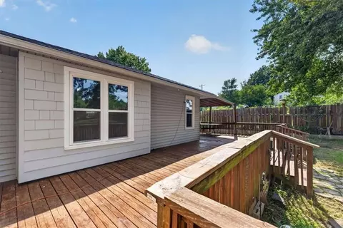 Exterior - 9304 E 27th St, Independence, MO 64052 photo 7 of 16