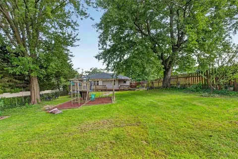 Exterior - 9304 E 27th St, Independence, MO 64052 photo 13 of 16