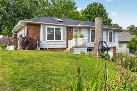 Exterior - 9304 E 27th St, Independence, MO 64052 photo 2 of 16
