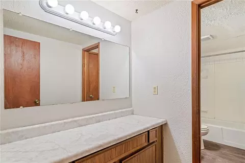 Bath - 2829 Tepee Ave, Independence, MO 64057 photo 1 of 2
