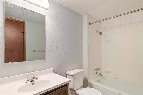 Bath - 2829 Tepee Ave, Independence, MO 64057 photo 2 of 2