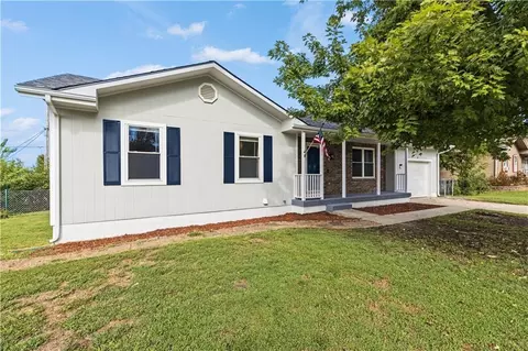 504 Younger Dr, Harrisonville, MO 64701