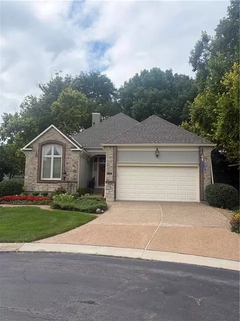 12620 Cedar St, Leawood, KS 66209