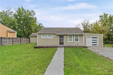 9122 Askew Ave, Kansas City, MO 64132