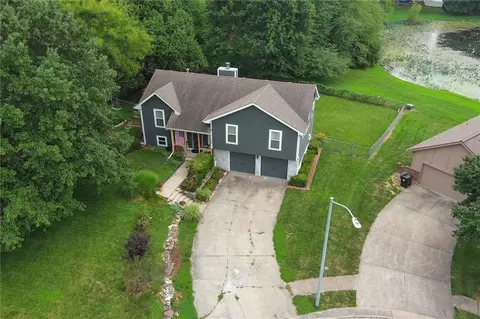 906 Fairview Cir, Pleasant Hill, MO 64080