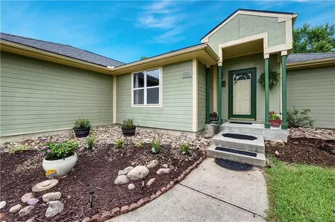 13710 Barber Ave, Bonner Springs, KS 66012