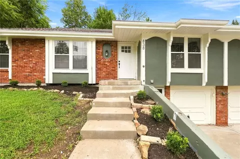 838 NW 69 Th Pl, Kansas City, MO 64118