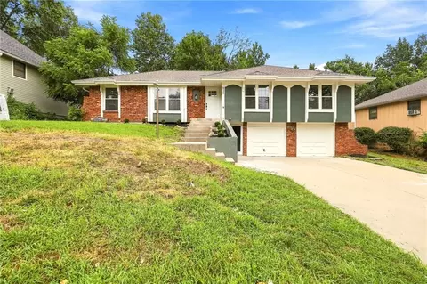 838 NW 69 Th Pl, Kansas City, MO 64118