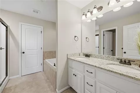 Bath - 408 Sunflower Dr, Raymore, MO 64083 photo 2 of 3